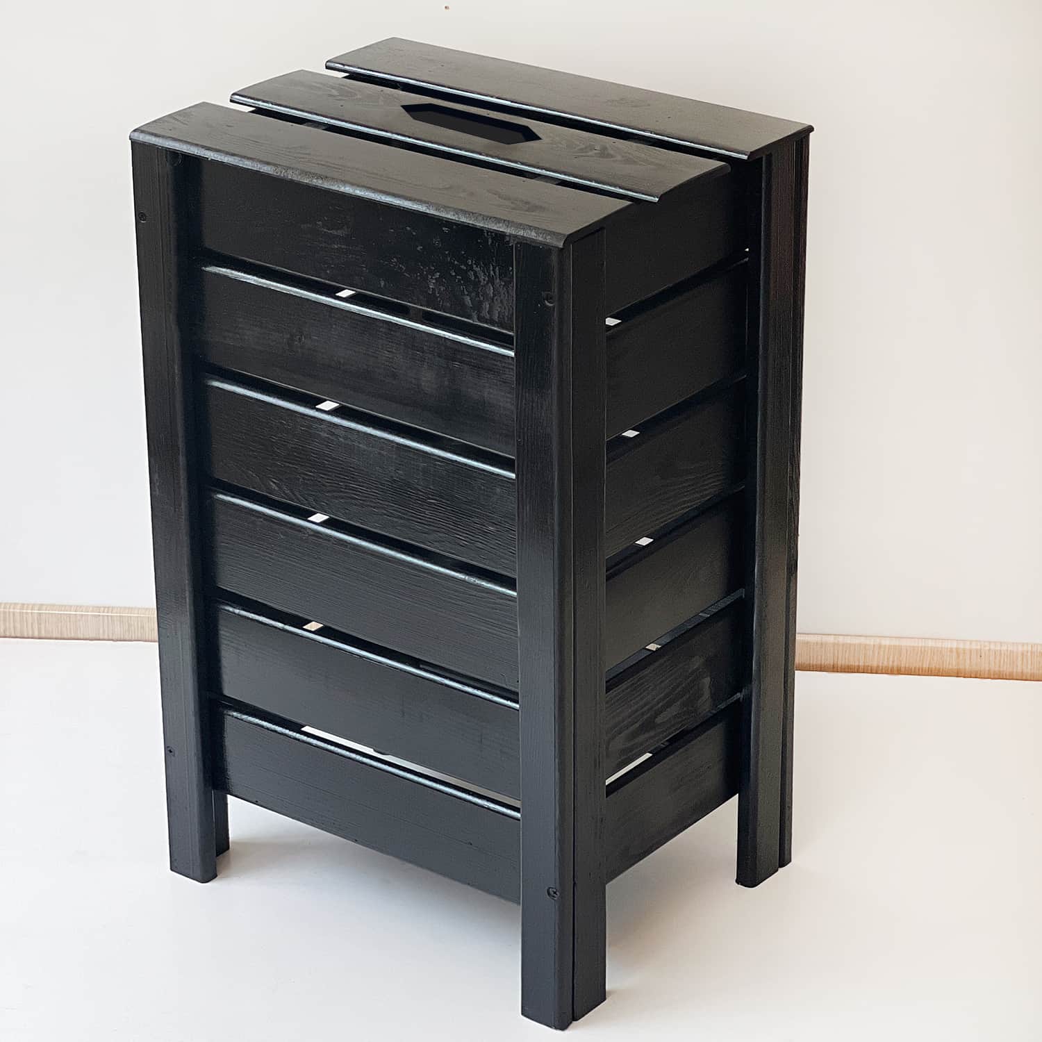 Ahşap Kapaklı Siyah Kirli Çamaşır Sepeti