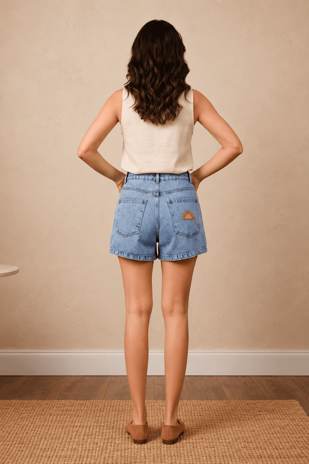 Buz Kar Arka Tek Cep Nakışlı Mini Denim Şort