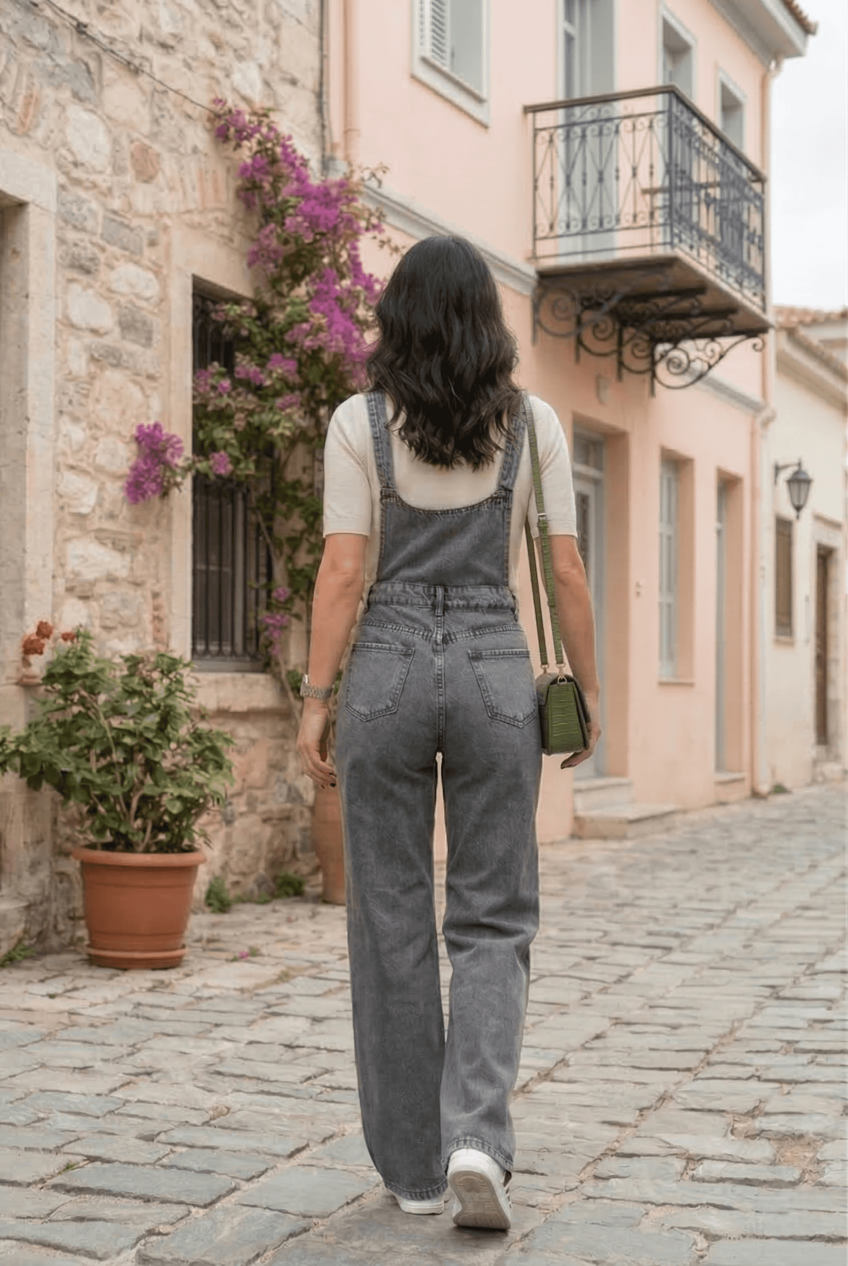 Vovikon KN Bahçıvan Kar Siyah Ön Cepli Askılı Bol Paça Kadın Denim Tulum