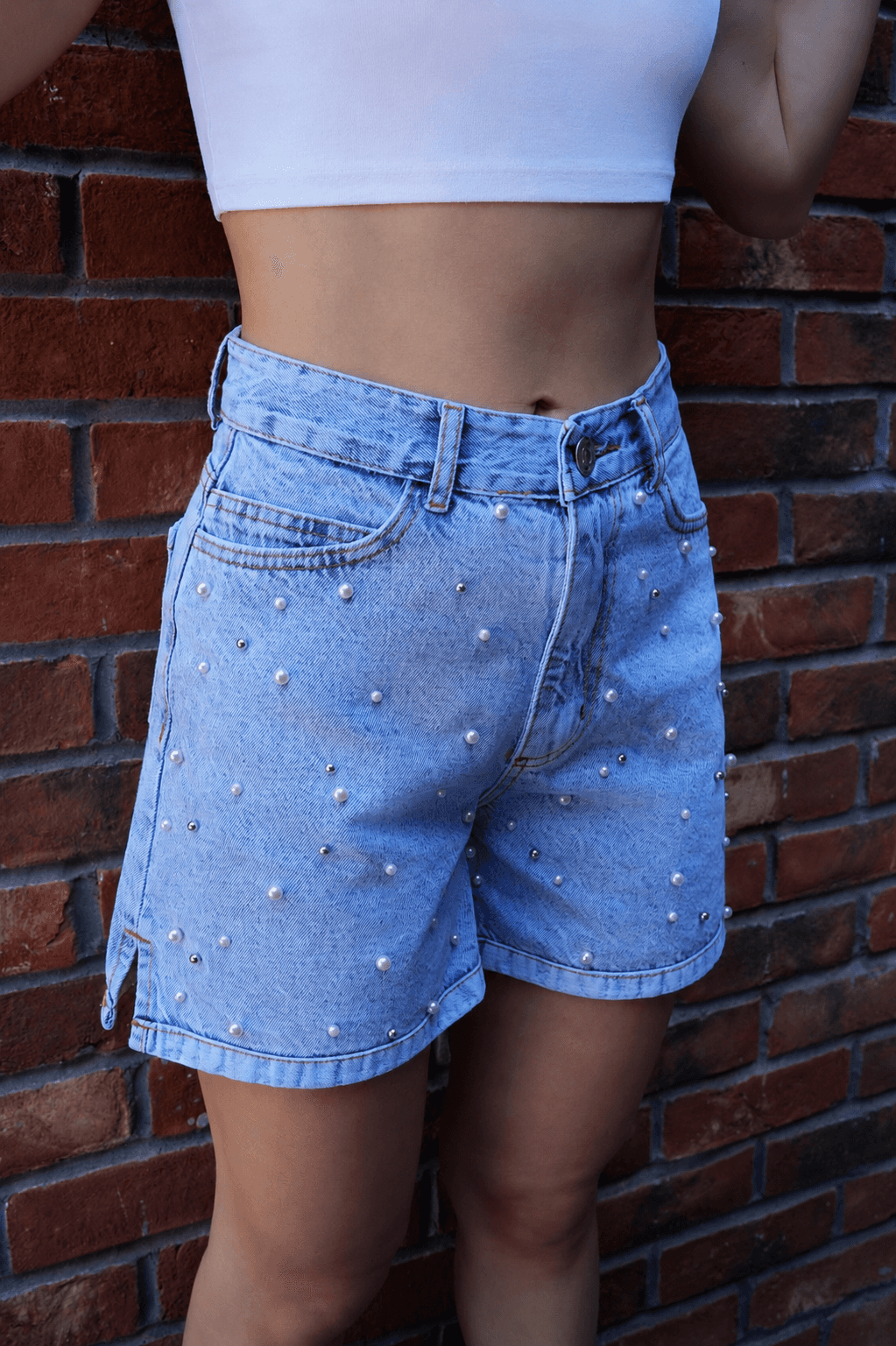 Vovikon Buz Kar İnci Detaylı Yırtmaçlı Mini Denim Şort