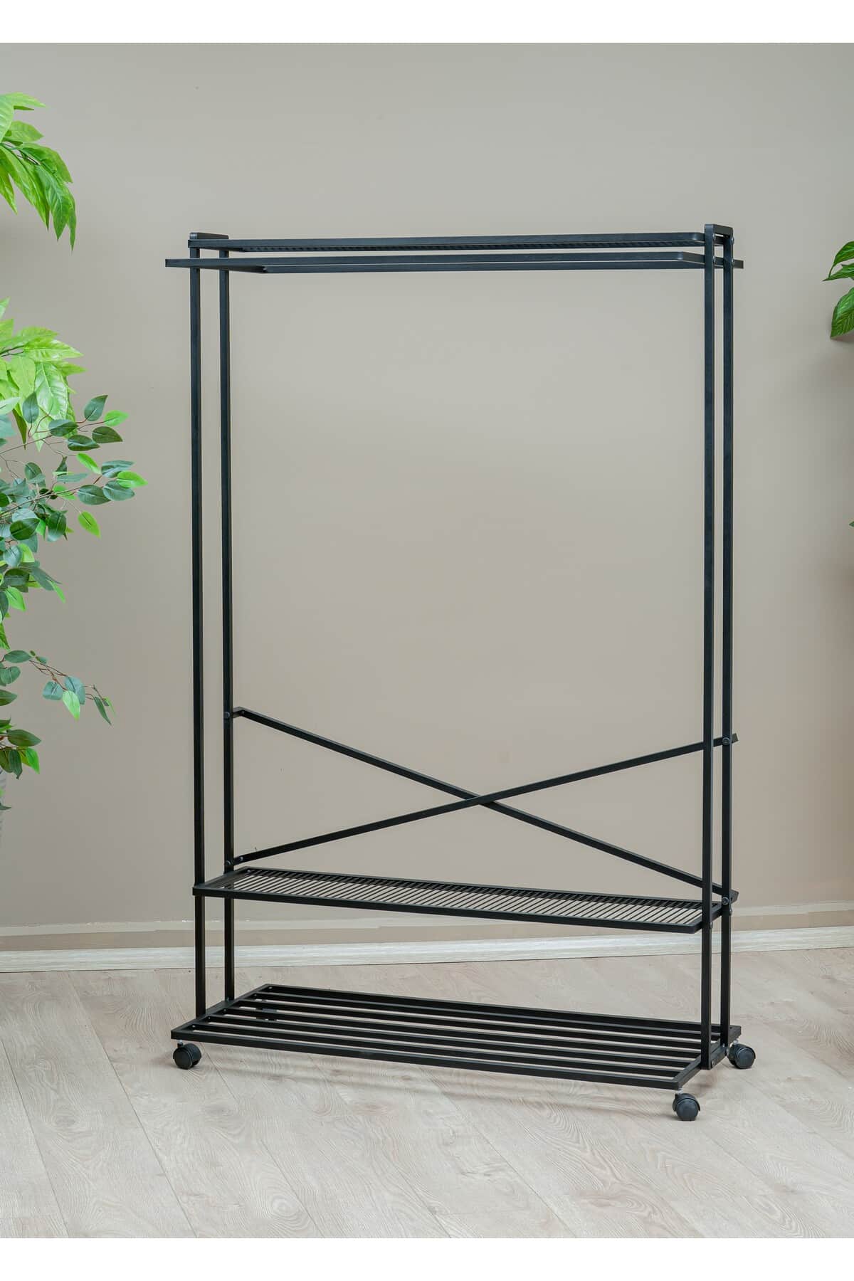 2 Yönlü 3 Raflı Tekerlekli Siyah Metal Elbise Askılığı 146 x 104 cm