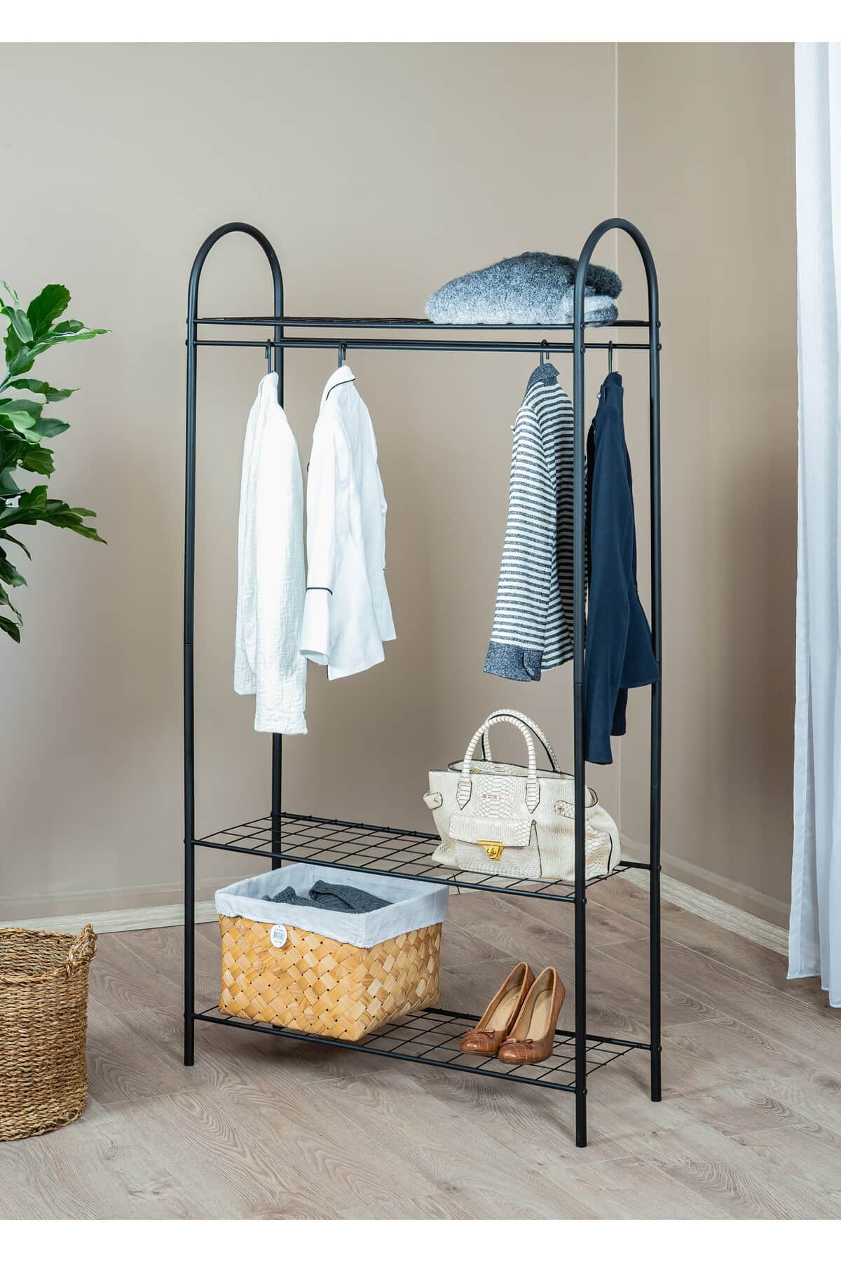 Elit 3 Siyah Metal Raflı Ayaklı Elbise Askılığı 170 x 89 cm