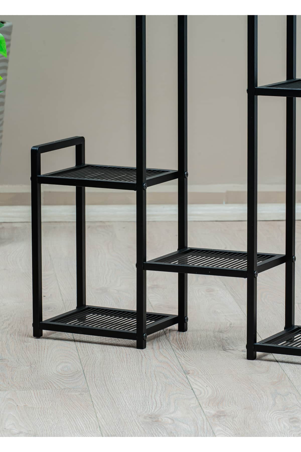 Garden 6 Raflı Metal Ayaklı Dekoratif Saksı Standı
