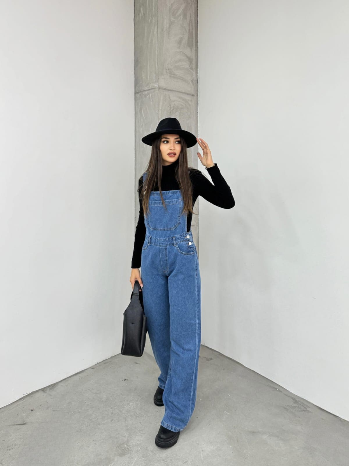 Vovikon KN Bahçıvan Mavi Ön Cepli Askılı Bol Paça Kadın Denim Tulum Vovikon KN Bahçıvan Mavi Ön Cepli Askılı Bol Paça Kadın Denim Tulum