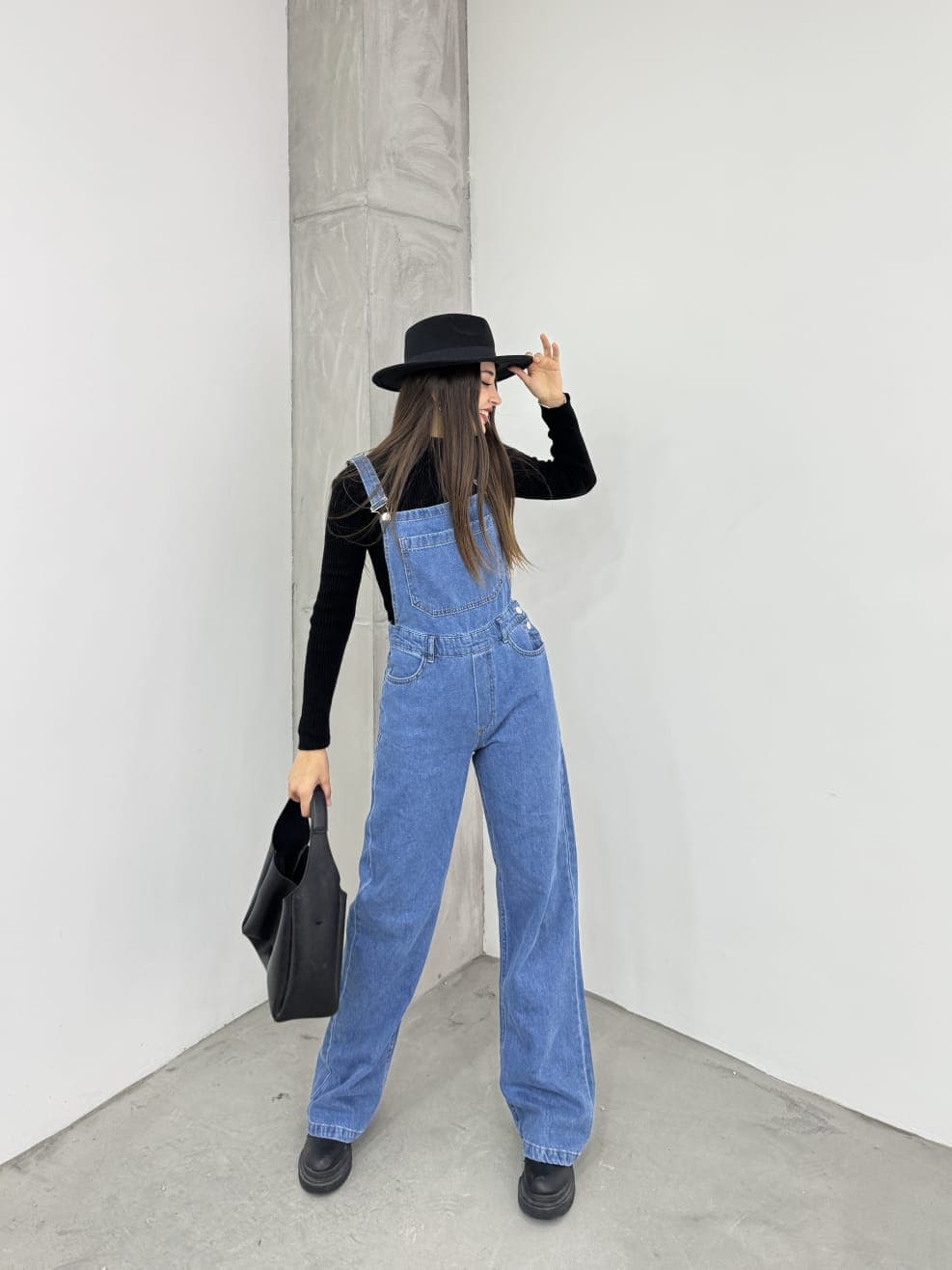 Vovikon KN Bahçıvan Mavi Ön Cepli Askılı Bol Paça Kadın Denim Tulum Vovikon KN Bahçıvan Mavi Ön Cepli Askılı Bol Paça Kadın Denim Tulum