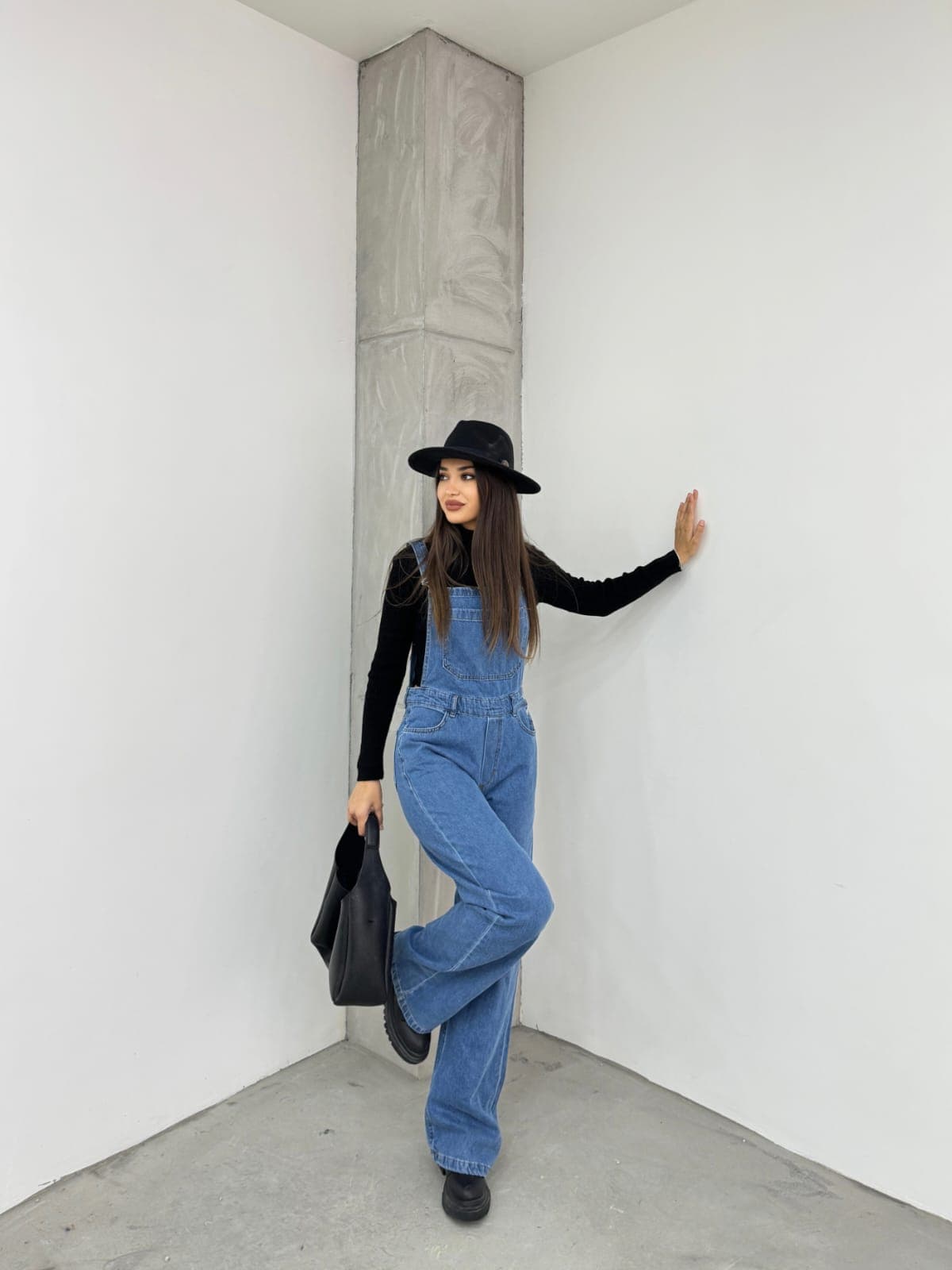 Vovikon KN Bahçıvan Mavi Ön Cepli Askılı Bol Paça Kadın Denim Tulum Vovikon KN Bahçıvan Mavi Ön Cepli Askılı Bol Paça Kadın Denim Tulum