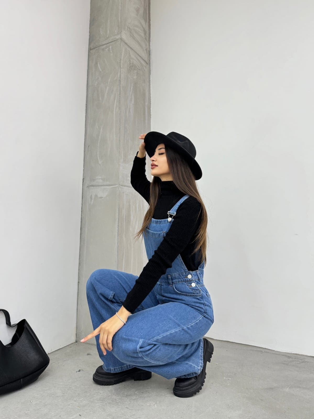 Vovikon KN Bahçıvan Mavi Ön Cepli Askılı Bol Paça Kadın Denim Tulum Vovikon KN Bahçıvan Mavi Ön Cepli Askılı Bol Paça Kadın Denim Tulum