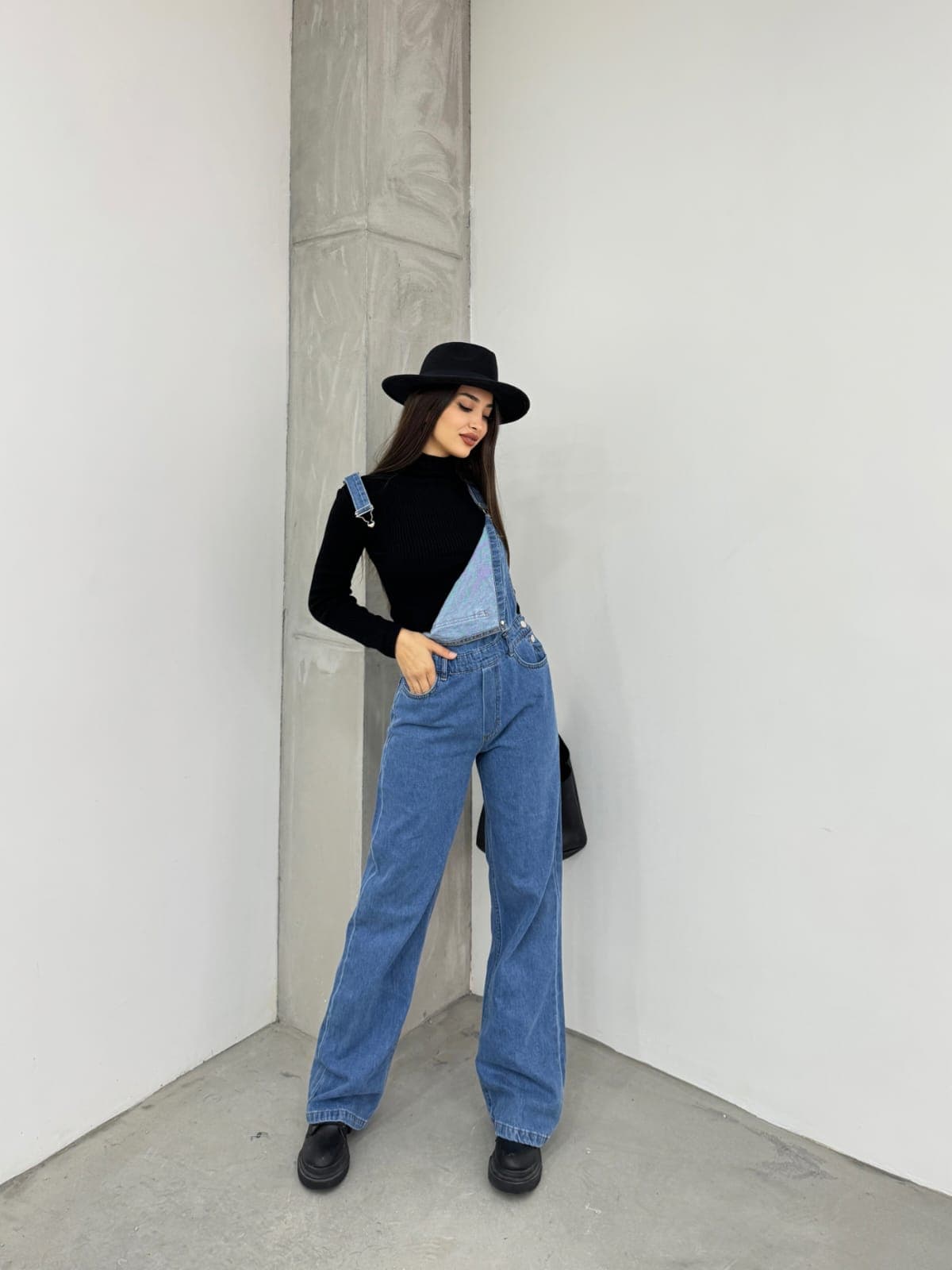 Vovikon KN Bahçıvan Mavi Ön Cepli Askılı Bol Paça Kadın Denim Tulum Vovikon KN Bahçıvan Mavi Ön Cepli Askılı Bol Paça Kadın Denim Tulum