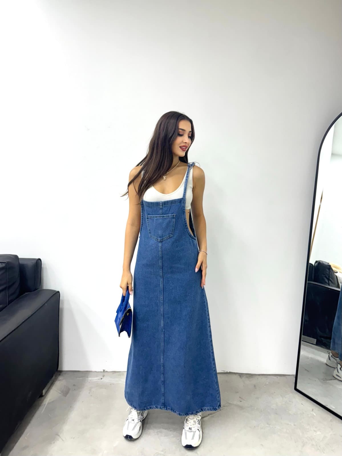 Vovikon KN Uzun Bahçevan Ön Cepli Askılı Mavi Denim Elbise Vovikon KN Uzun Bahçevan Ön Cepli Askılı Mavi Denim Elbise