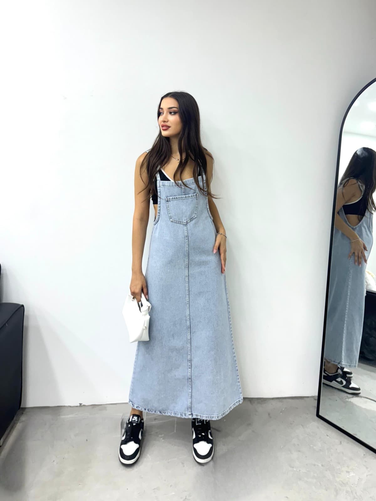 Vovikon KN Uzun Bahçevan Ön Cepli Askılı Taş Yıkama Denim Elbise Vovikon KN Uzun Bahçevan Ön Cepli Askılı Taş Yıkama Denim Elbise