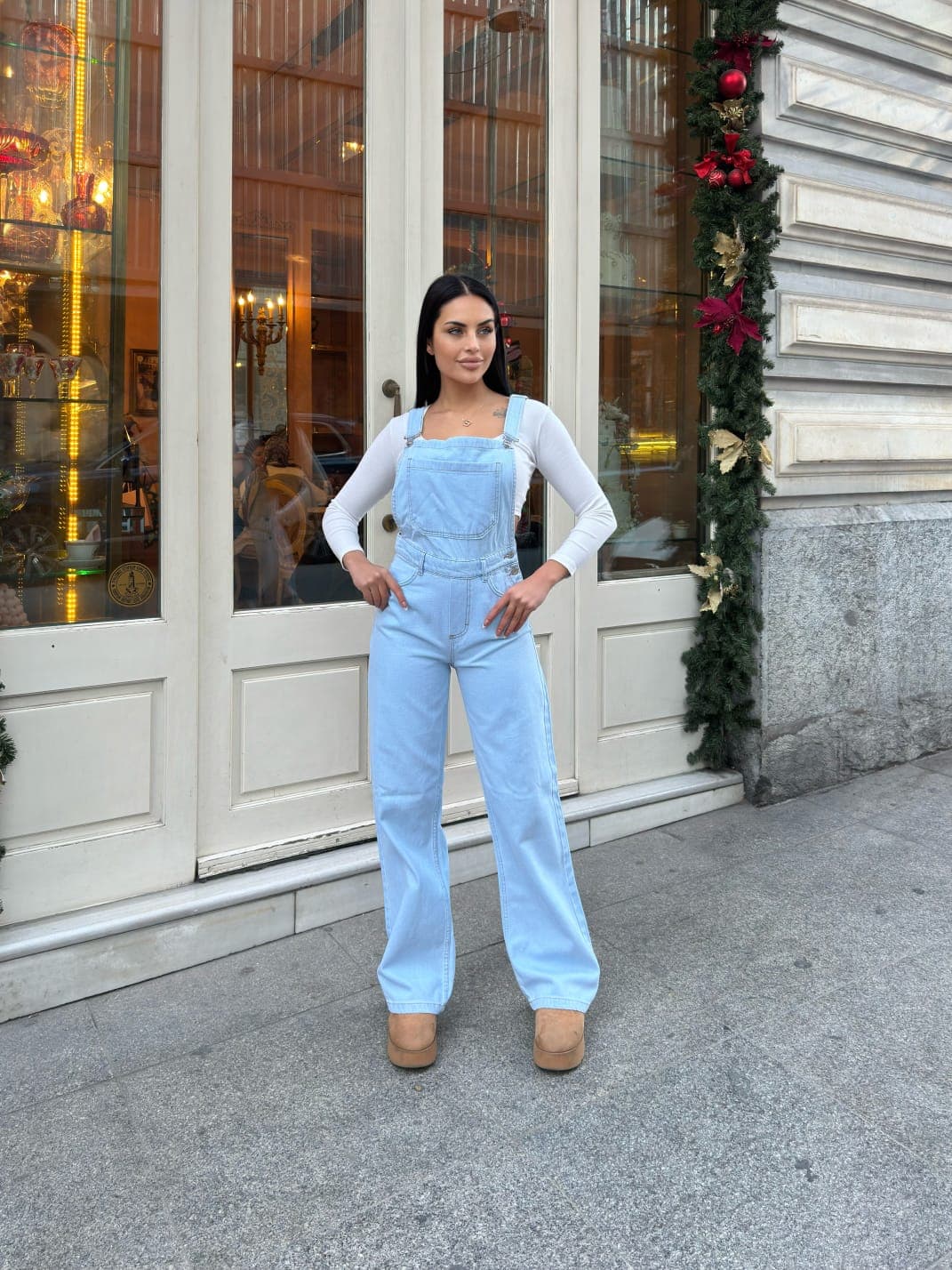 Vovikon KN Bahçıvan Buz Mavi Ön Cepli Askılı Bol Paça Kadın Denim Tulum Vovikon KN Bahçıvan Buz Mavi Ön Cepli Askılı Bol Paça Kadın Denim Tulum