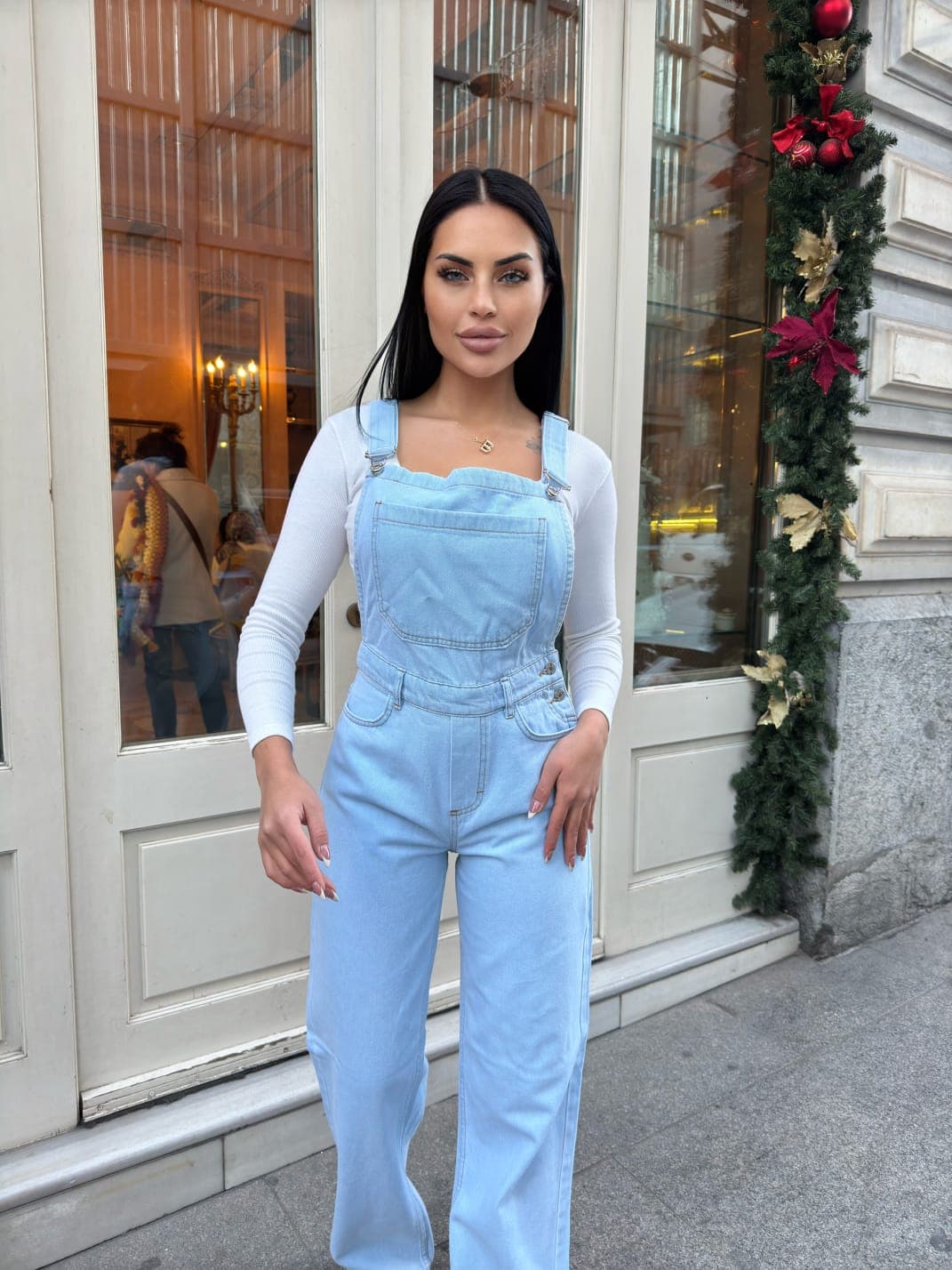 Vovikon KN Bahçıvan Buz Mavi Ön Cepli Askılı Bol Paça Kadın Denim Tulum Vovikon KN Bahçıvan Buz Mavi Ön Cepli Askılı Bol Paça Kadın Denim Tulum