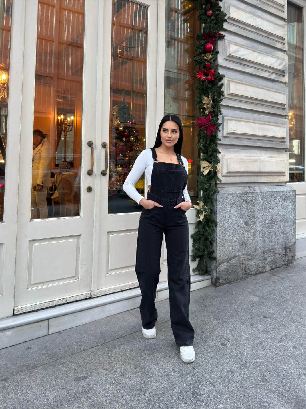 Vovikon KN Bahçıvan Siyah Ön Cepli Askılı Bol Paça Kadın Denim Tulum