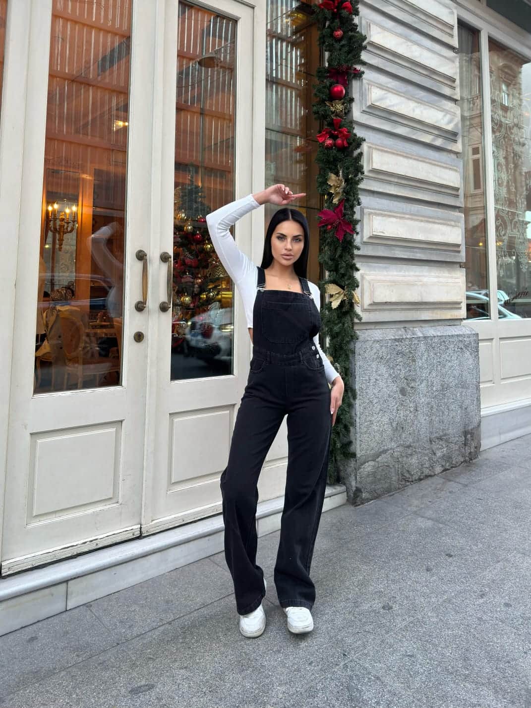 Vovikon KN Bahçıvan Siyah Ön Cepli Askılı Bol Paça Kadın Denim Tulum