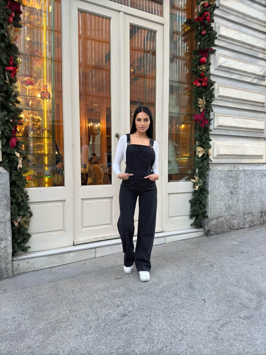 Vovikon KN Bahçıvan Siyah Ön Cepli Askılı Bol Paça Kadın Denim Tulum