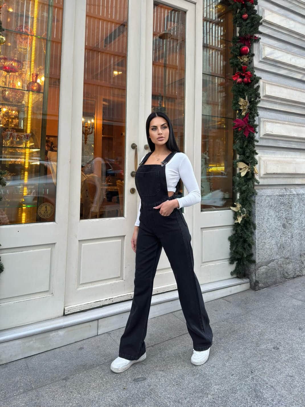 Vovikon KN Bahçıvan Siyah Ön Cepli Askılı Bol Paça Kadın Denim Tulum