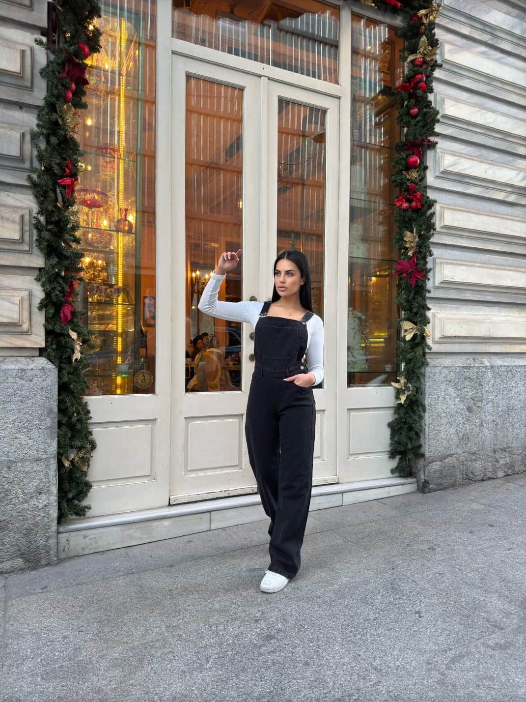 Vovikon KN Bahçıvan Siyah Ön Cepli Askılı Bol Paça Kadın Denim Tulum