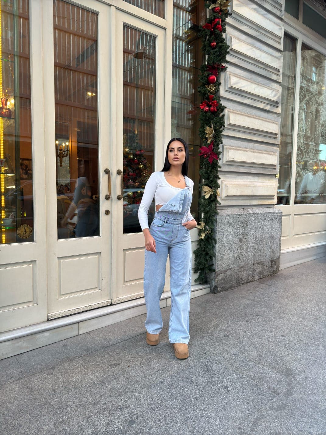 Vovikon KN Buz Kar Bahçıvan Ön Cepli Askılı Bol Paça Kadın Denim Tulum Vovikon KN Buz Kar Bahçıvan Ön Cepli Askılı Bol Paça Kadın Denim Tulum