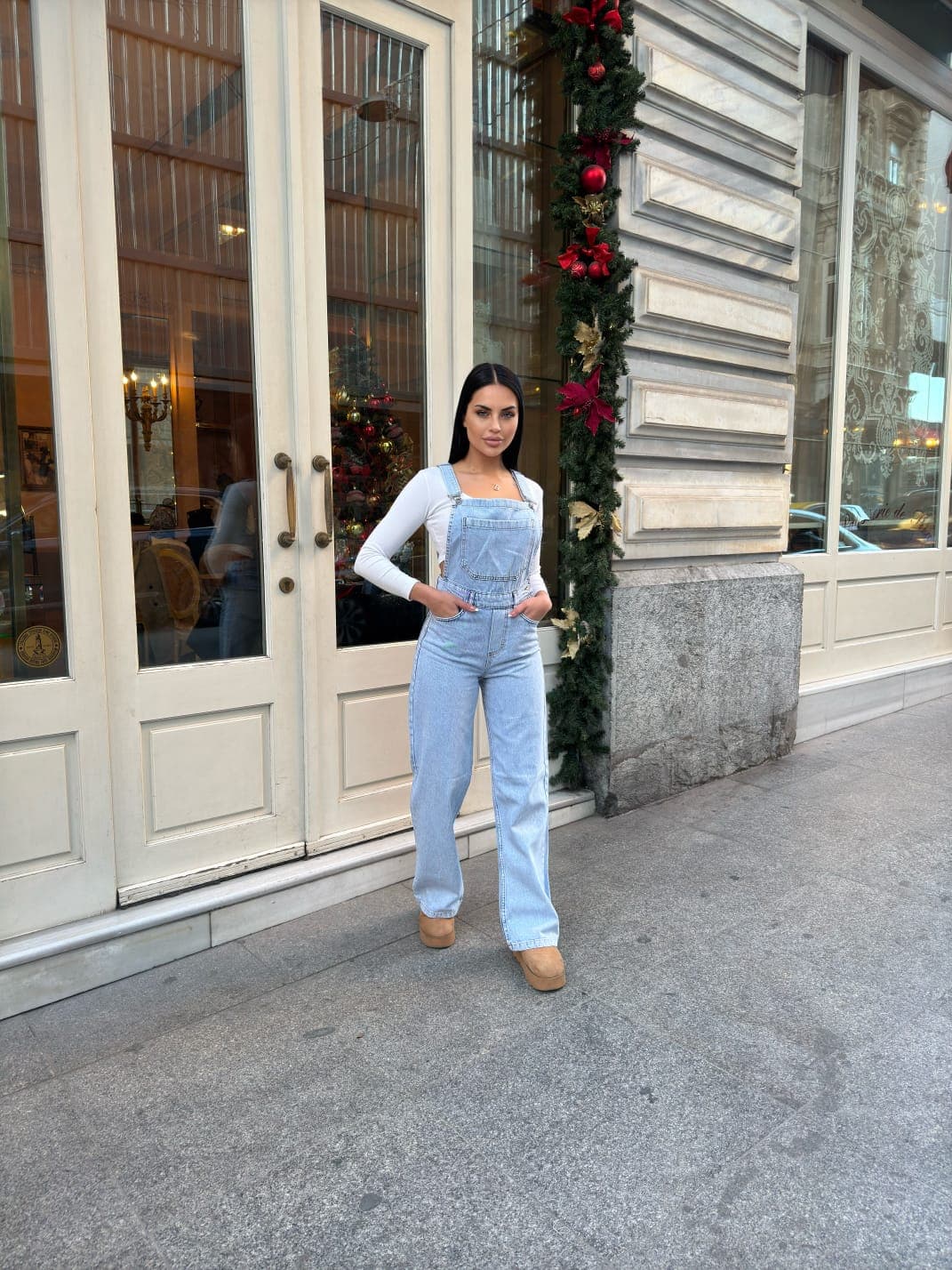 Vovikon KN Buz Kar Bahçıvan Ön Cepli Askılı Bol Paça Kadın Denim Tulum Vovikon KN Buz Kar Bahçıvan Ön Cepli Askılı Bol Paça Kadın Denim Tulum