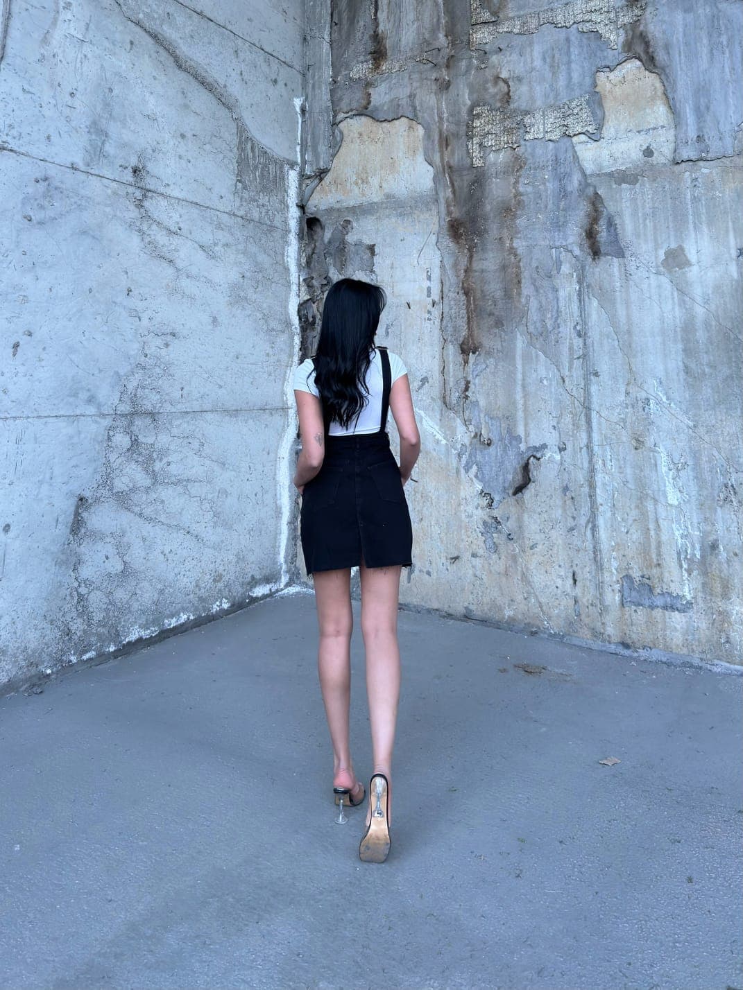 Vovikon KN Siyah Etek Ucu Kesik Püsküllü Bahçıvan Salopet Elbise Vovikon KN Siyah Etek Ucu Kesik Püsküllü Bahçıvan Salopet Elbise