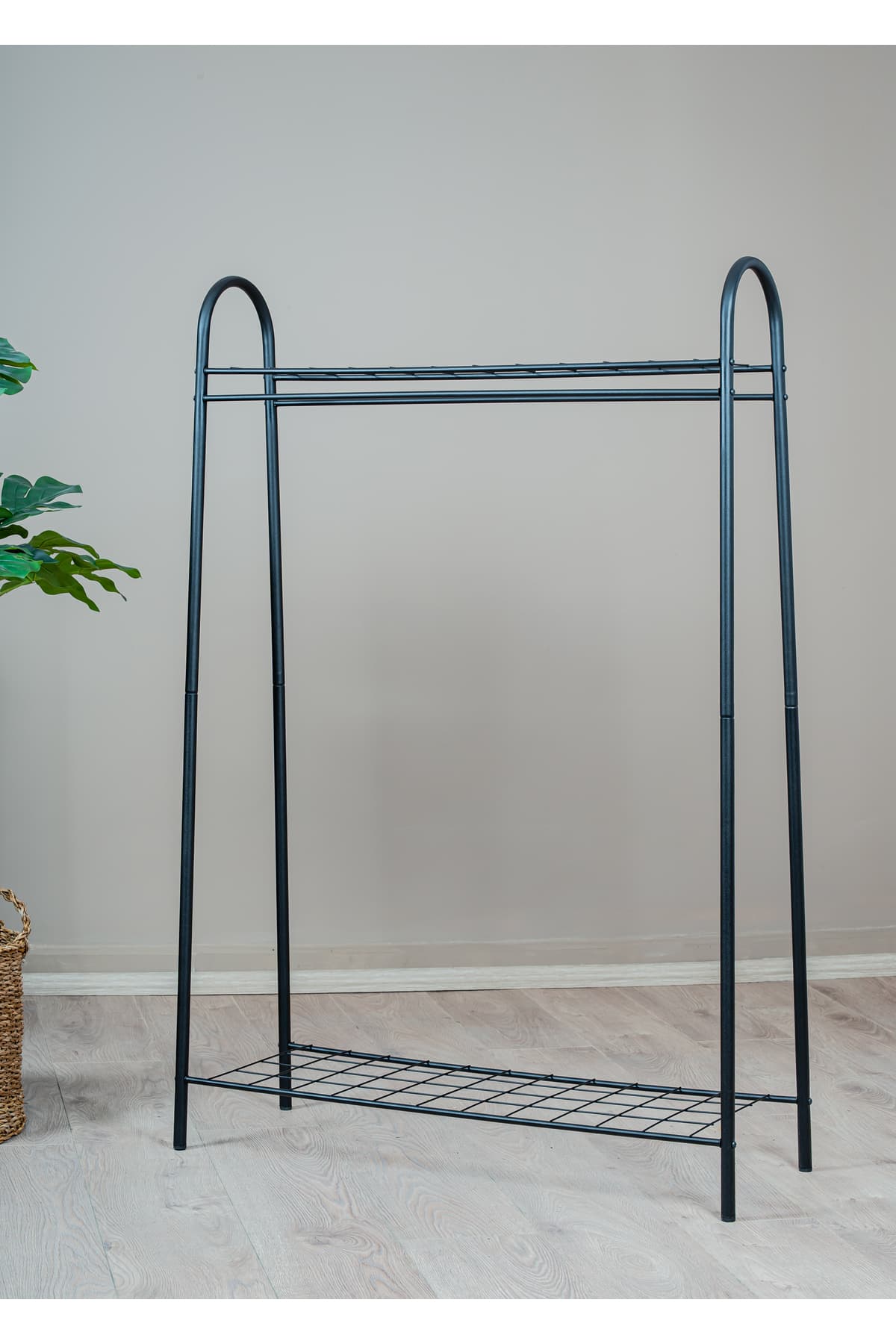 Elite 2 Siyah Metal Raflı Ayaklı Elbise Askılığı 87x137 cm Elite 2 Siyah Metal Raflı Ayaklı Elbise Askılığı 87x137 cm - Görsel 1